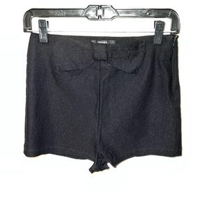 Forever21 shorts with a bow tie on the waist, very stretchy